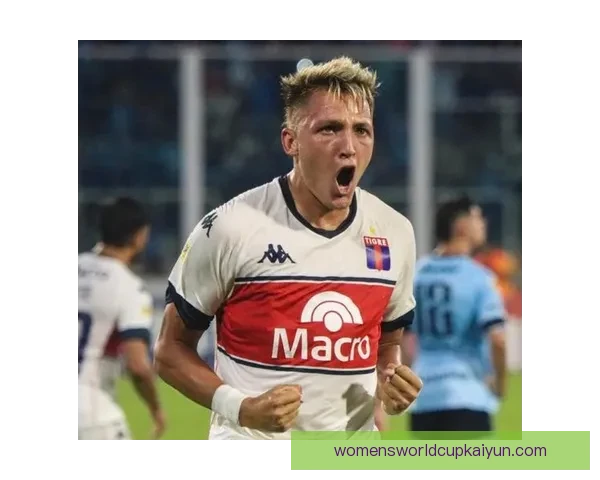 足球明星表现稳健，接连为球队创造机会，状态持续提升。